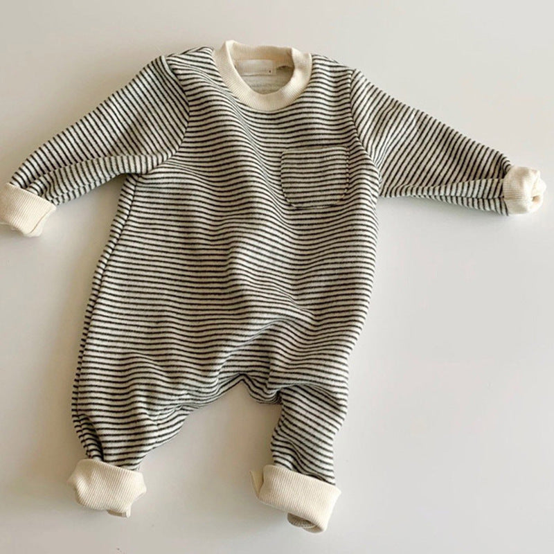 Wear striped baby jumpsuits